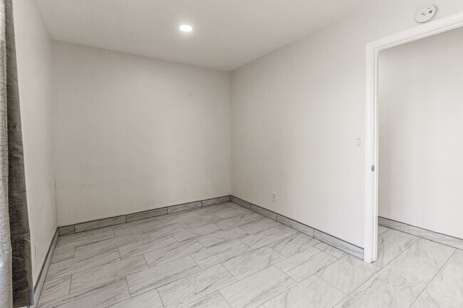 Building Photo - 3728 Odom St