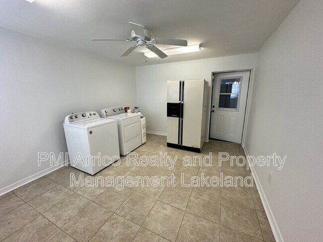 Building Photo - 2265 3rd St NE