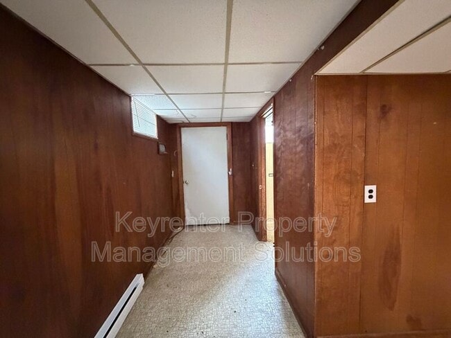 Building Photo - 221 River Rd