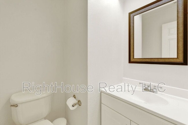 Building Photo - 3267 Forest Oaks Ct