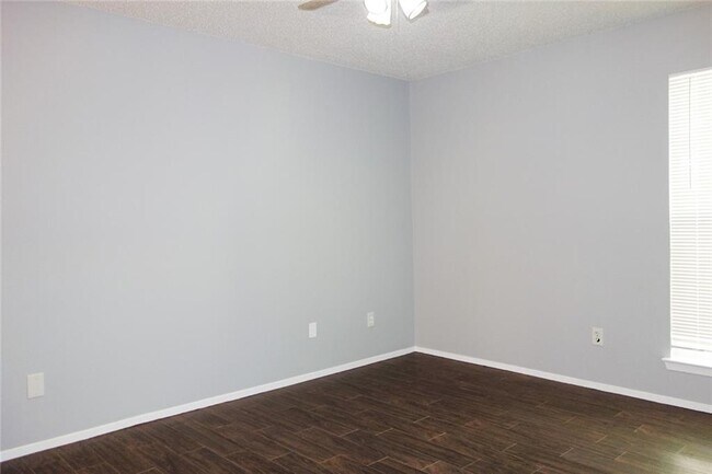 Building Photo - 9714 Eastwend Dr