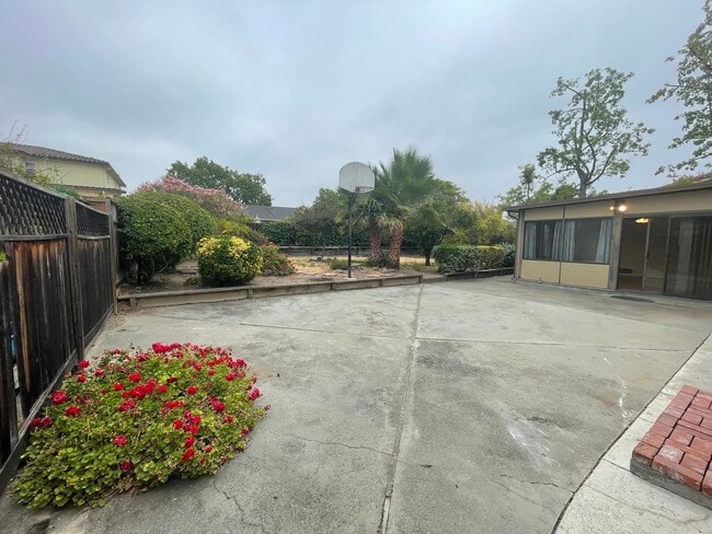 Building Photo - $3,590 / 3 BR - 1509 SF - VERY NICE MISSIO...