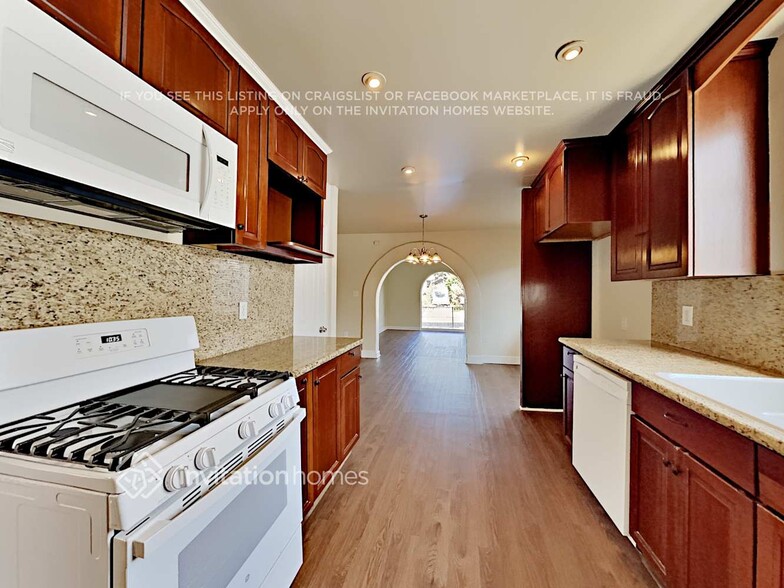 Building Photo - 514 Sloat St