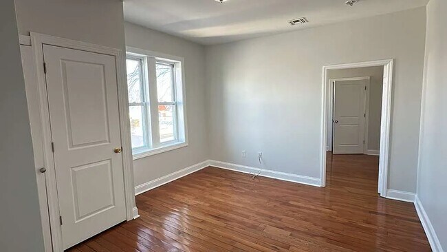Building Photo - 162 Bergen Ave