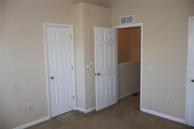 Building Photo - 4445 SW 49th Ave
