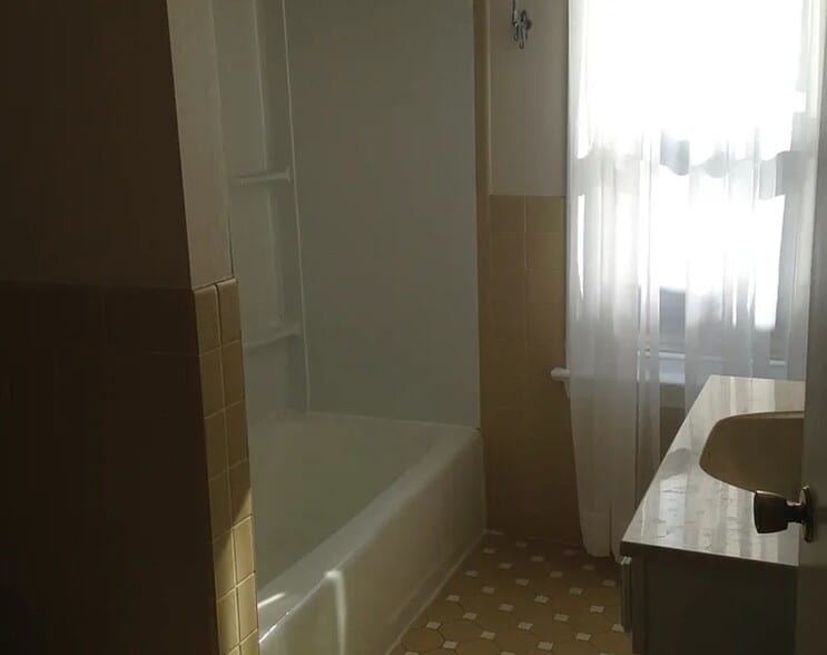 Building Photo - 541 W 9th St