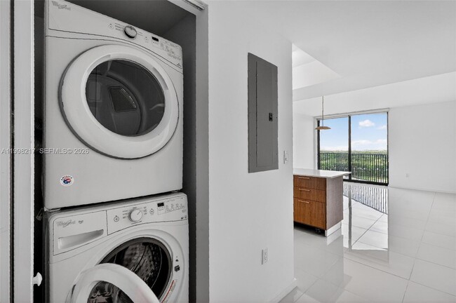 Building Photo - 5252 NW 85th Ave