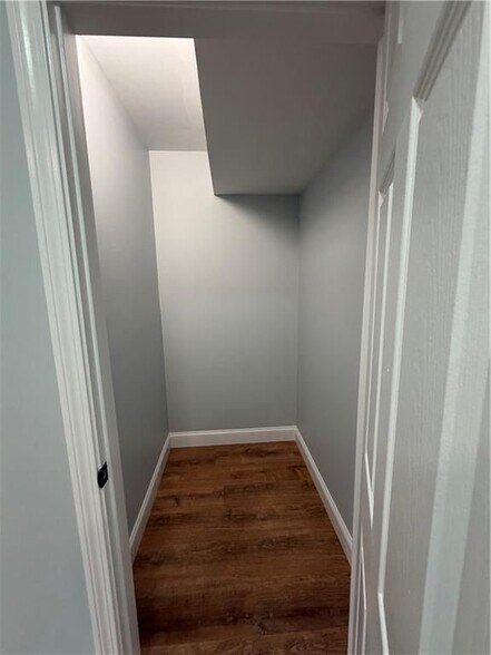 Building Photo - 24 Hymer St