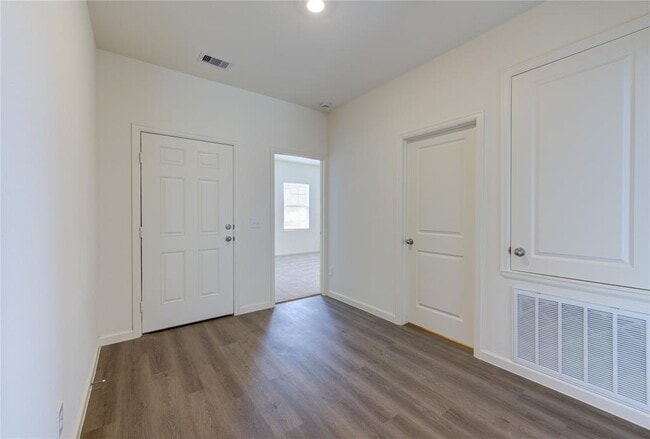 Building Photo - 5903 Grantgrala Dr