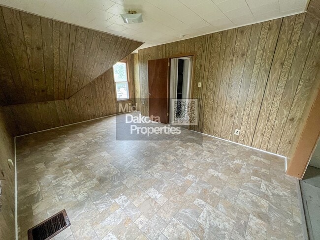 Building Photo - 413 N Iowa- 2 bedroom, 2 bathroom house