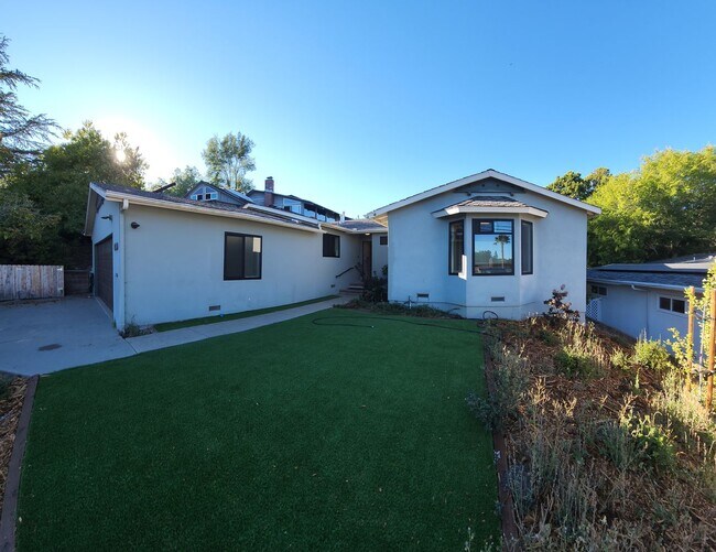 Building Photo - 5 Bedroom 3 bathroom in close proximity to POLY CAMPUS!