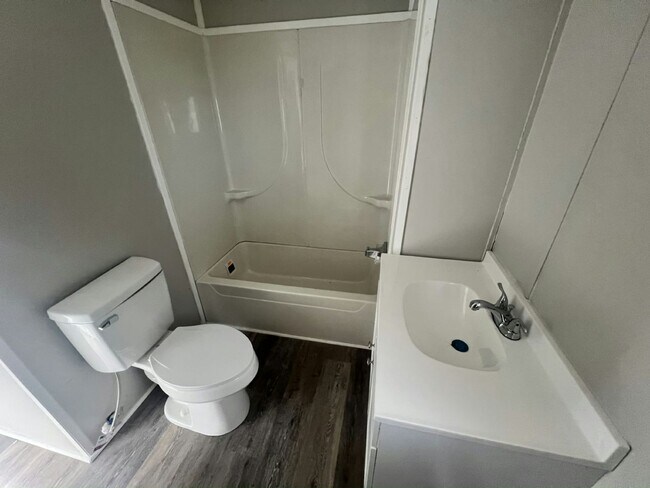 Building Photo - 133 Lakeside Garden Cir