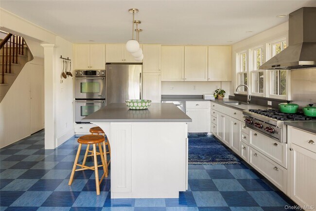 Building Photo - 108 Wey Rd