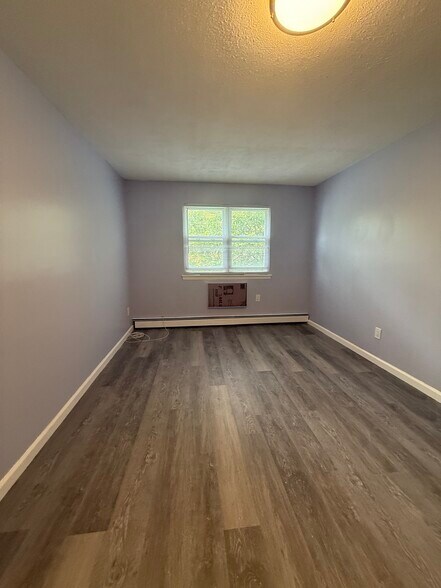 Building Photo - 2470 Batchelder St