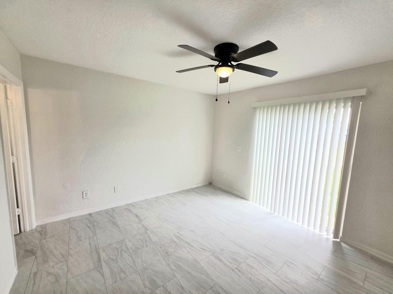 Building Photo - 569 E Ridge Cir N