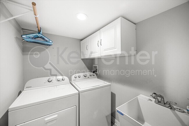 Building Photo - 4230 N Oriole Ave