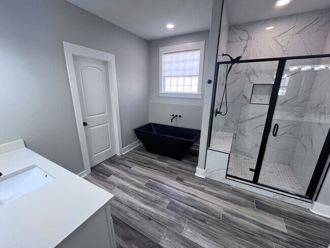 Building Photo - 8817 Stillwater Rd