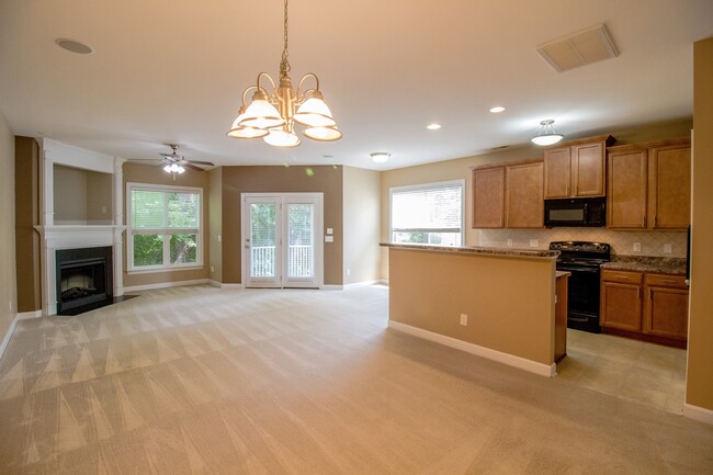Building Photo - End Unit Townhome| 2nd Floor Loft Space | ...