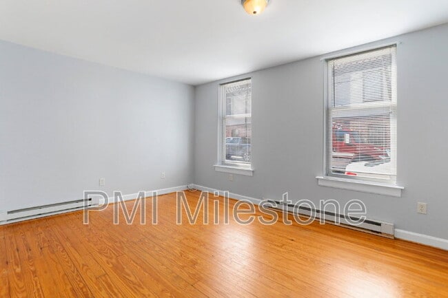 Building Photo - 721 2nd St
