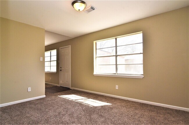 Building Photo - 3907 Almington Ln