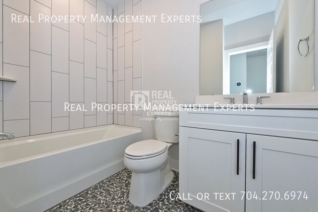 Building Photo - 2140 Terwilliger Terrace