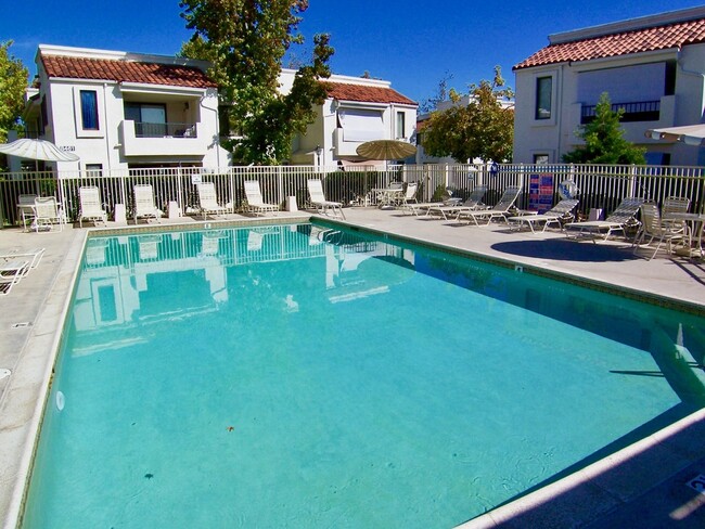 Building Photo - Delightful Upper Unit Mira Mesa Condo Loca...