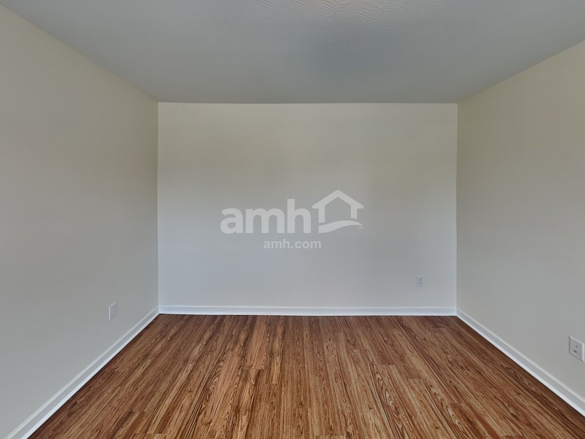 Building Photo - 320 Abbey Ave