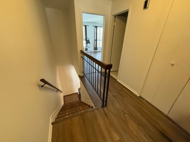 Building Photo - 1082 Greenhills Dr