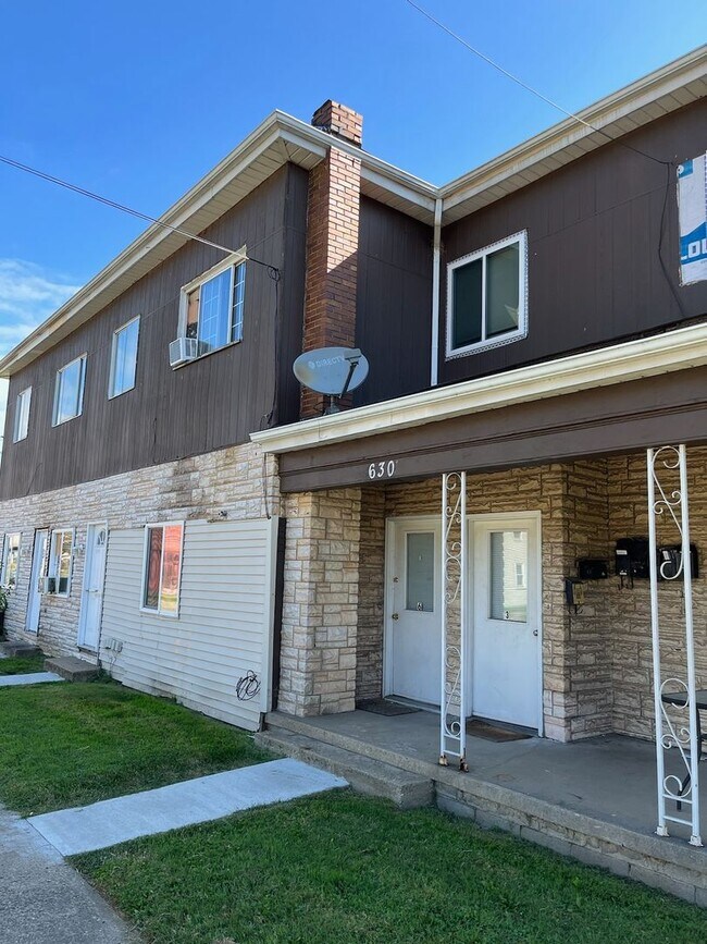 Primary Photo - 630 N 4th Toronto