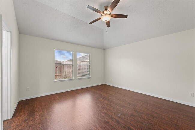 Building Photo - 2611 Verano Dr