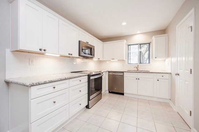 Building Photo - 5005 Georgi Ln