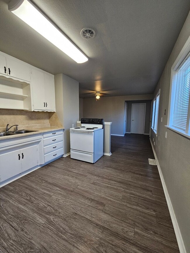 Building Photo - (3) Bed/(1) Bath in Core Norman Avail NOW! Pet Negotiable!