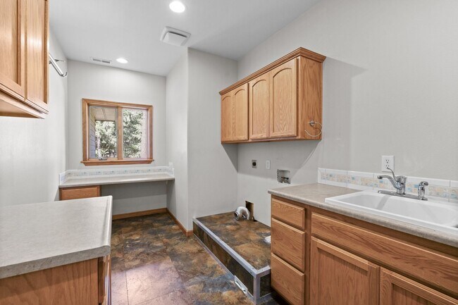 Building Photo - 6 Bed 4 Bath Daylight Rancher on Acreage in Mead School District.  Absolutely Gorgeous