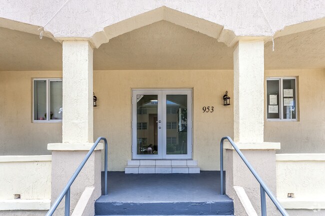 Building Photo - Creative Lifestyle Realty Apartments