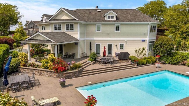 Building Photo - 695 Sound Dr