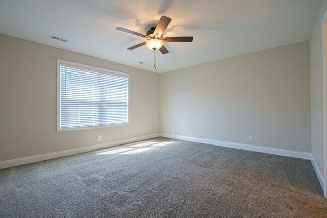 Building Photo - Pet Friendly Two Bedroom!
