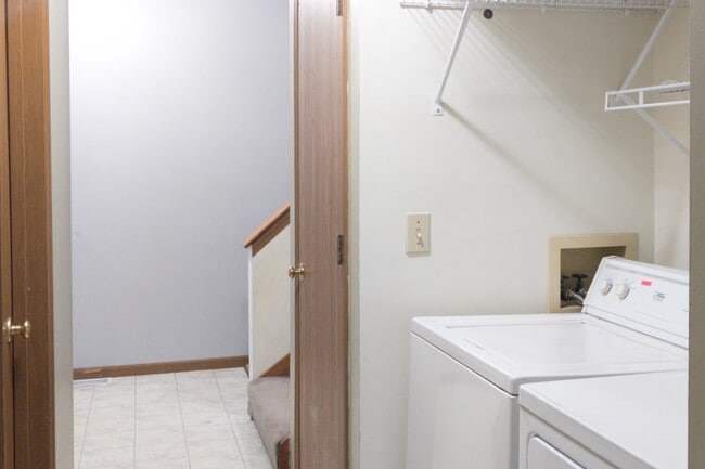 Building Photo - 296 Wintergreen Dr