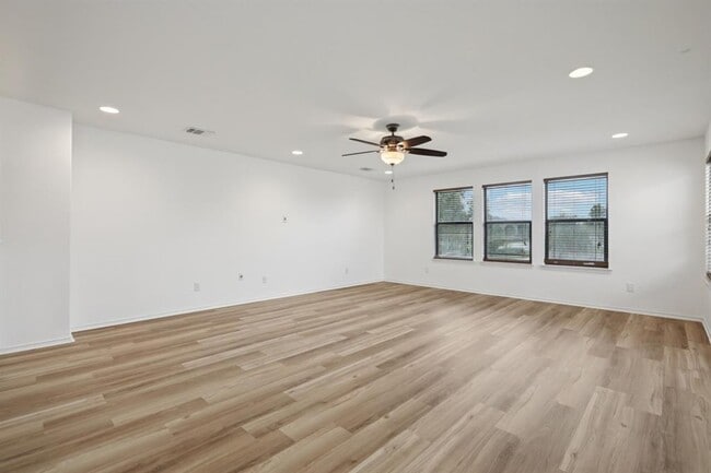Building Photo - 1001 Lily Pad Ln