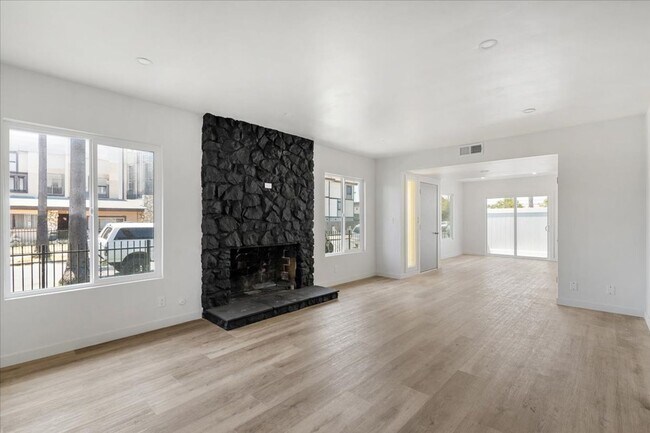 Building Photo - 317 E 97th St
