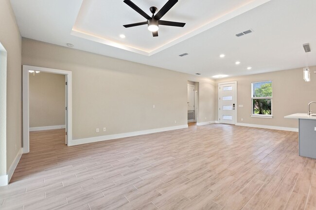 Building Photo - 141 Barrington Dr