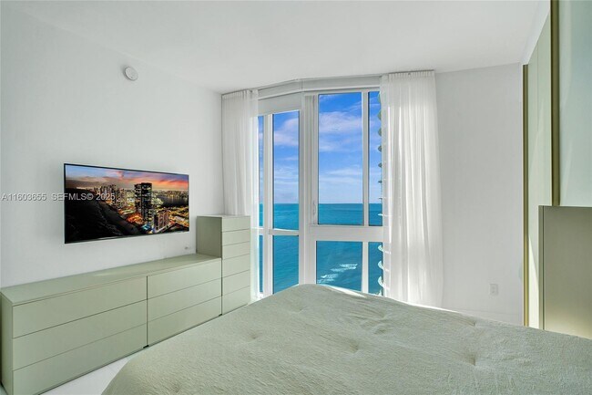 Building Photo - 15811 Collins Ave