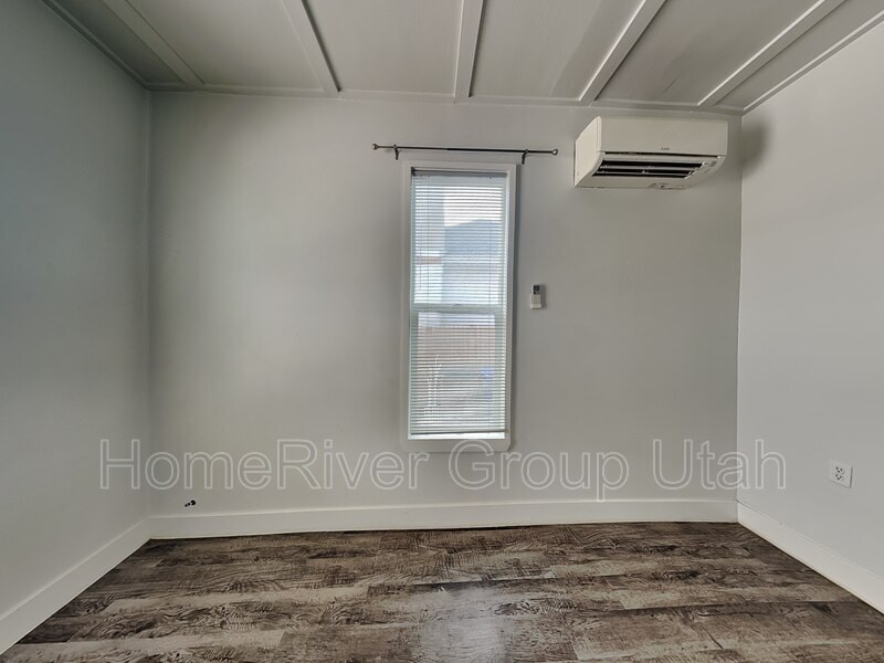 Building Photo - 646 S 1000 W