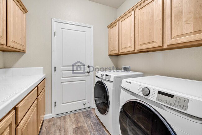 Building Photo - 400 Plover Ct