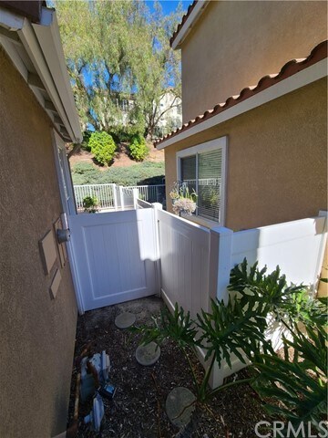 Building Photo - 112 Las Flores