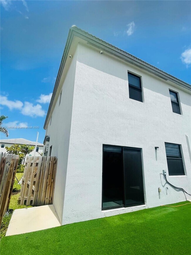 Building Photo - 28650 SW 131st Ct