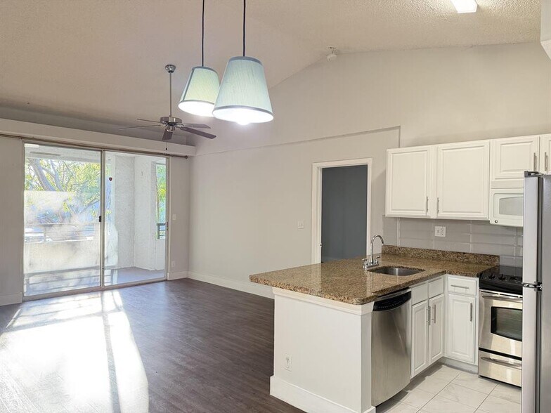 Building Photo - 921 Lyons Rd