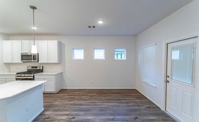 Building Photo - 14397 High Hl Dr