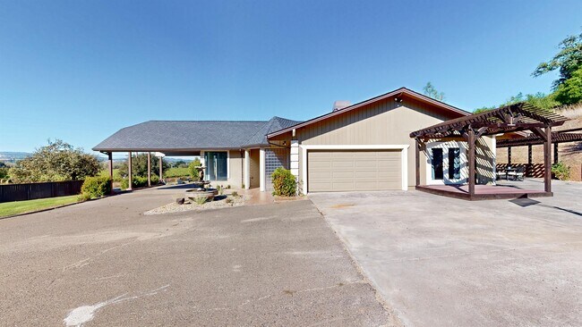 Building Photo - 9168 Eastside Rd