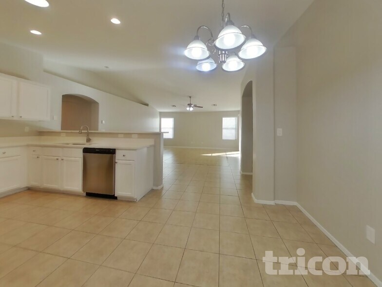 Building Photo - 14131 W Corrine Dr