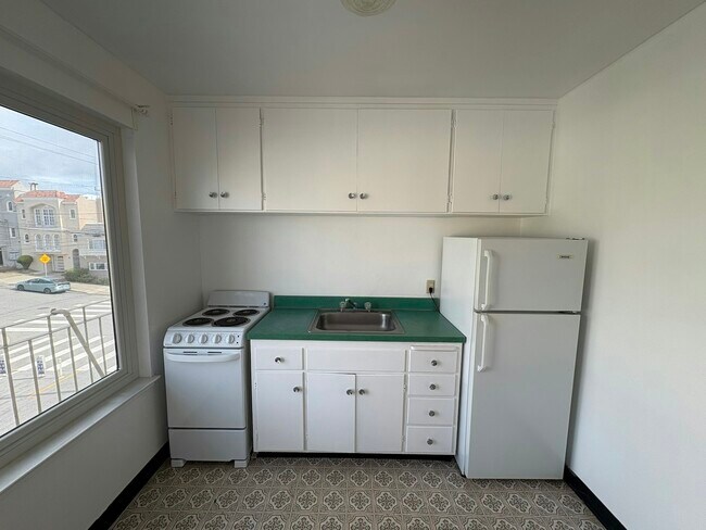 Building Photo - 2901 Cabrillo St